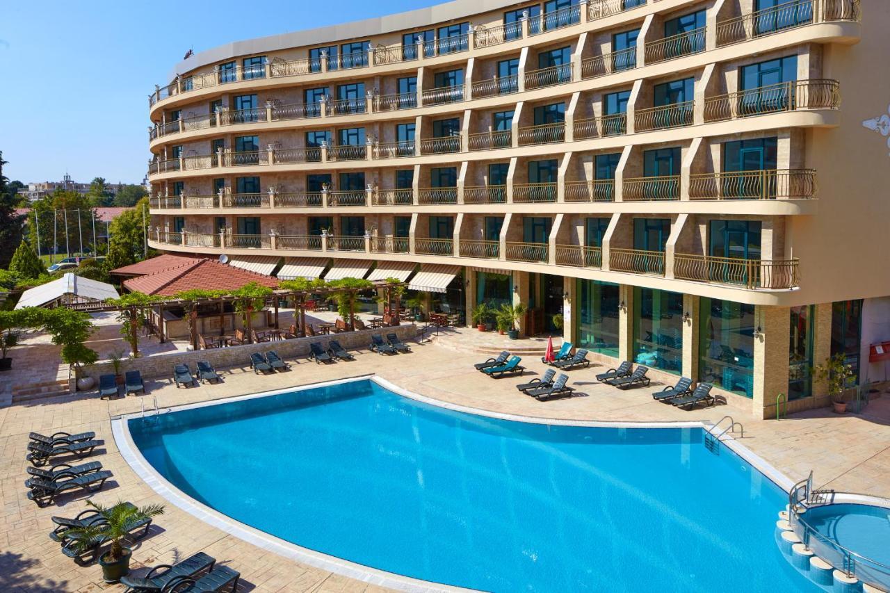 Mena Palace Hotel Pantai Sunny Bagian luar foto