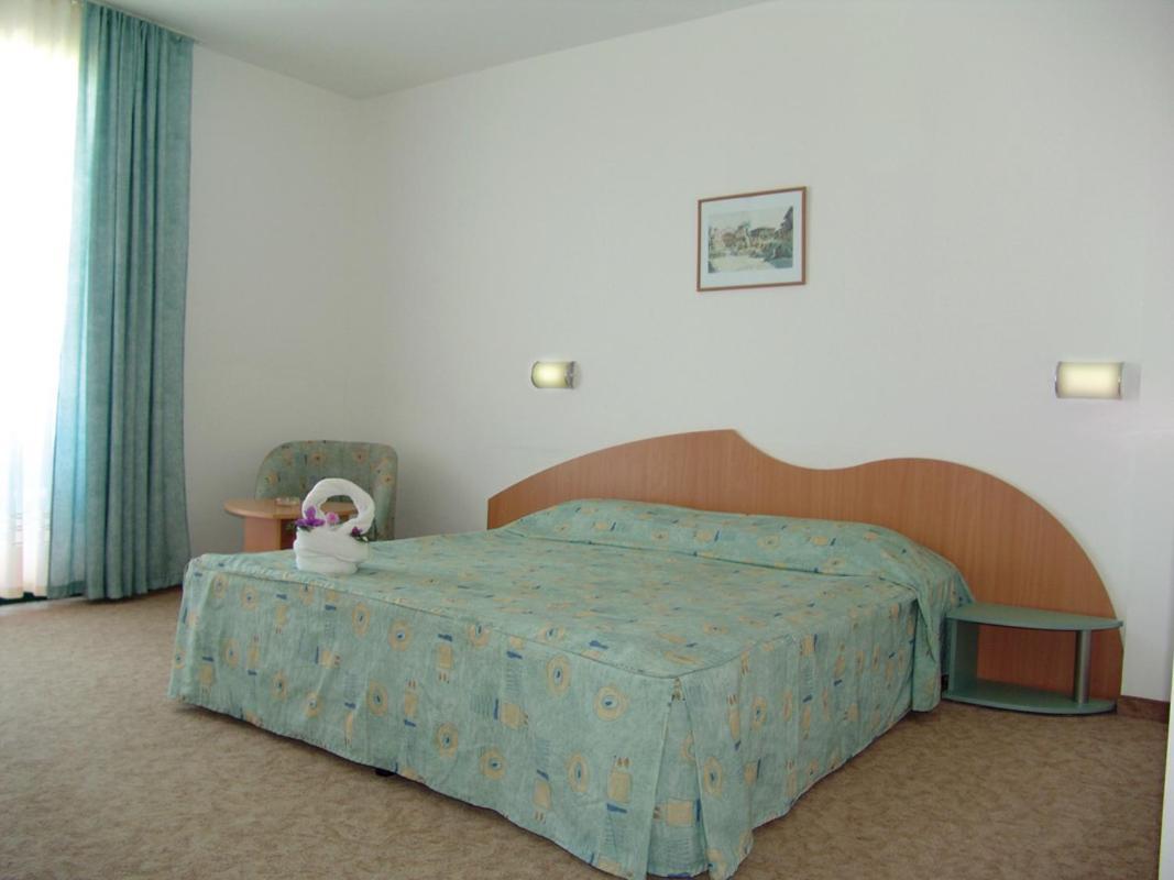 Mena Palace Hotel Pantai Sunny Bagian luar foto