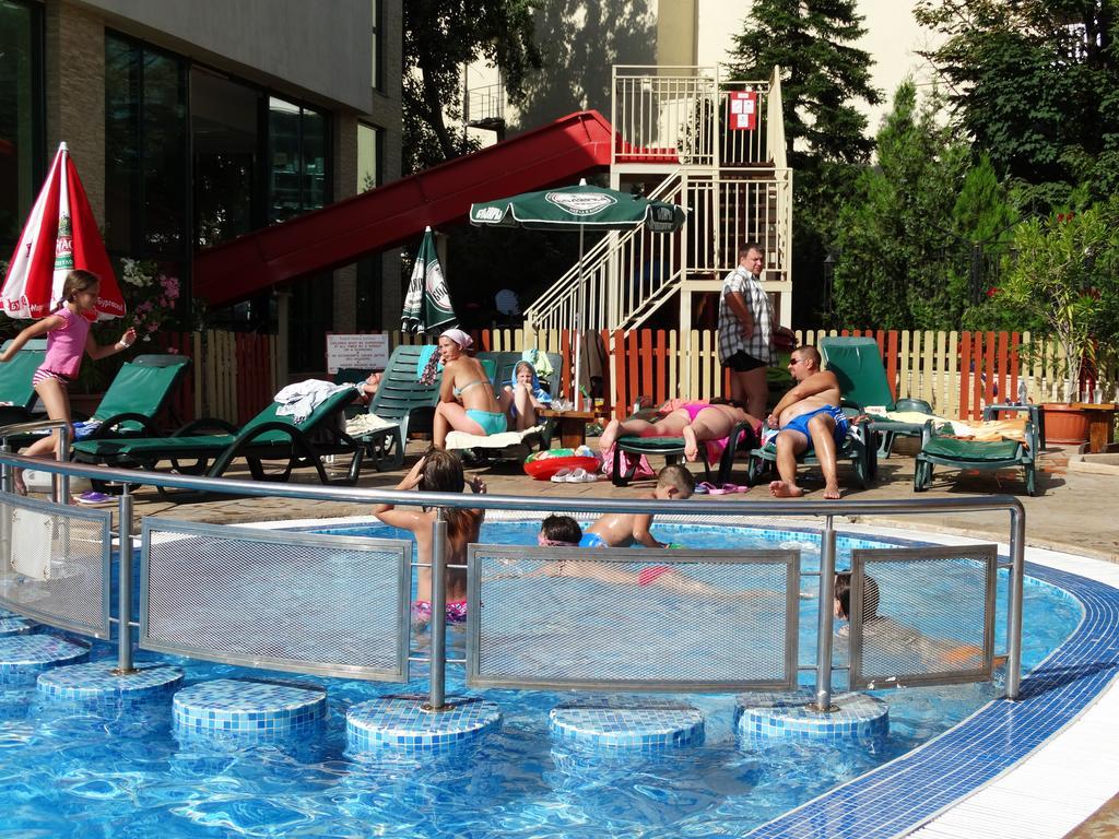 Mena Palace Hotel Pantai Sunny Bagian luar foto
