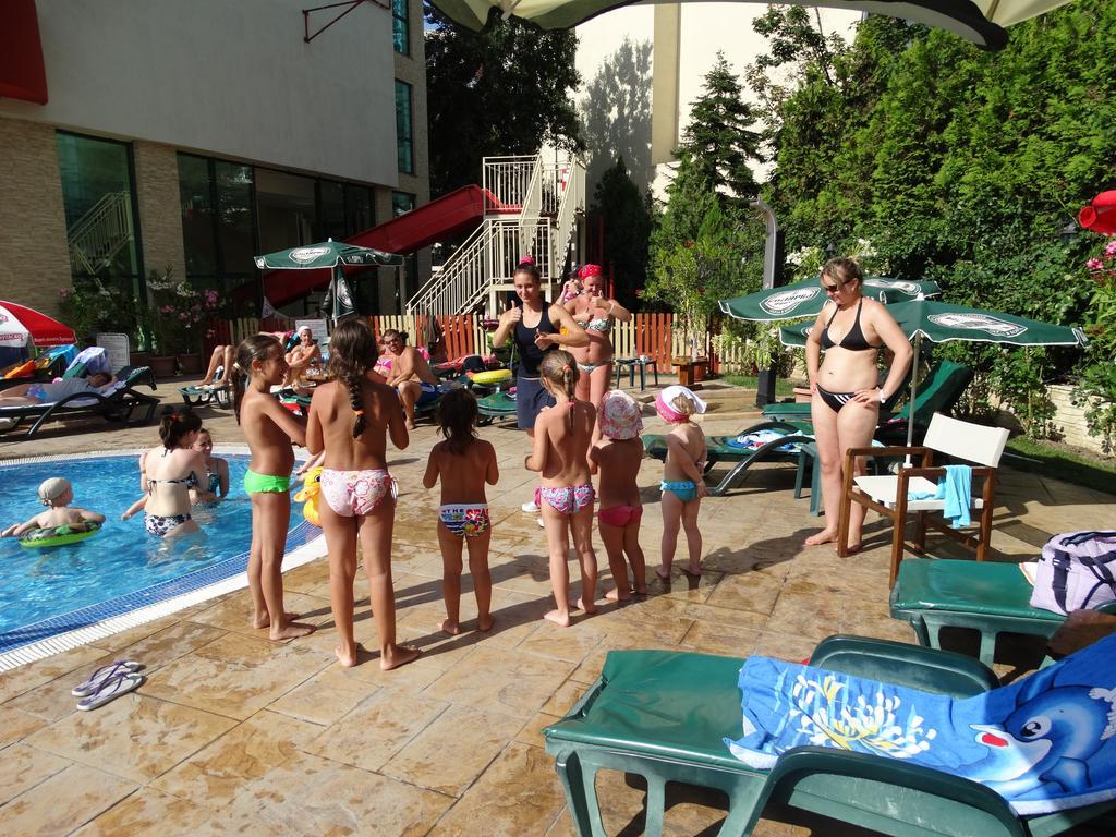 Mena Palace Hotel Pantai Sunny Bagian luar foto
