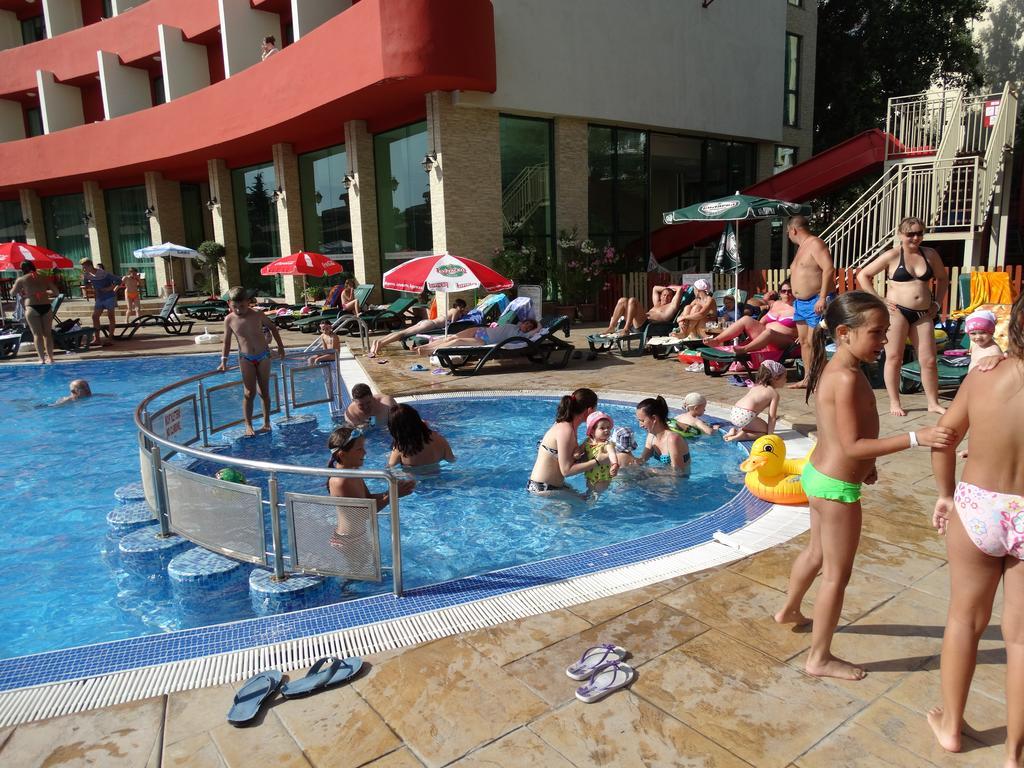 Mena Palace Hotel Pantai Sunny Bagian luar foto