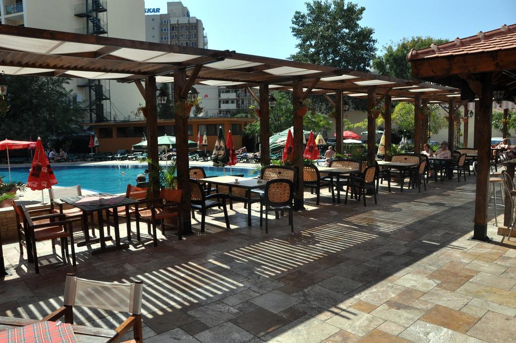 Mena Palace Hotel Pantai Sunny Bagian luar foto