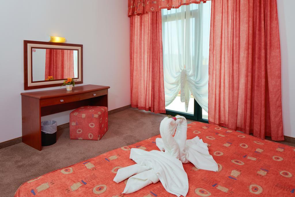 Mena Palace Hotel Pantai Sunny Bagian luar foto
