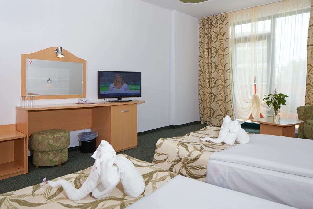 Mena Palace Hotel Pantai Sunny Bagian luar foto
