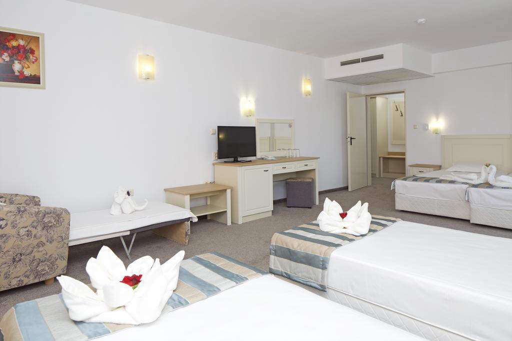 Mena Palace Hotel Pantai Sunny Bagian luar foto