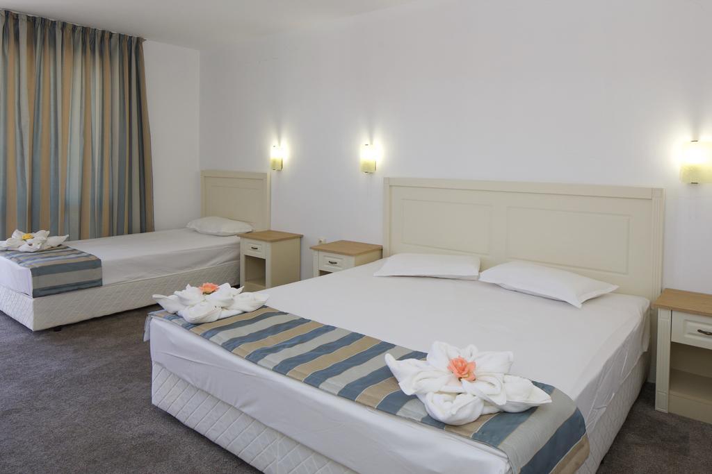 Mena Palace Hotel Pantai Sunny Bagian luar foto