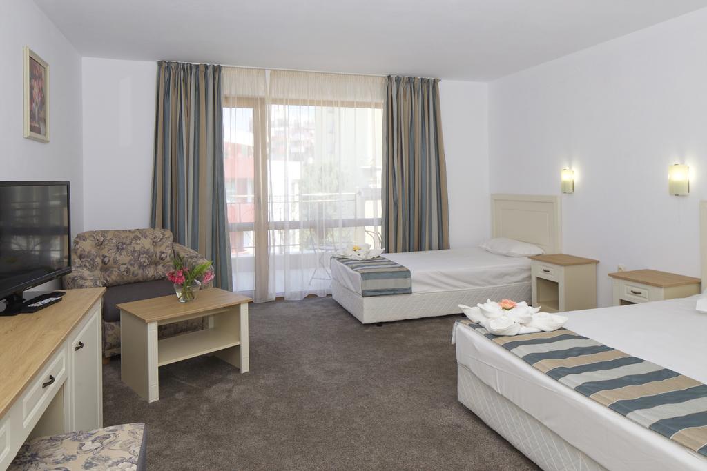 Mena Palace Hotel Pantai Sunny Bagian luar foto